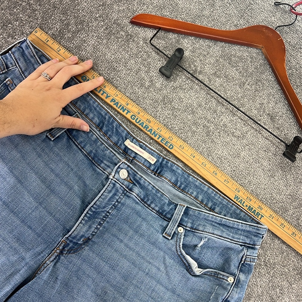 Levis Blue Jean Shorts Mid Length Distressed Womens 22W - Picture 7 of 7